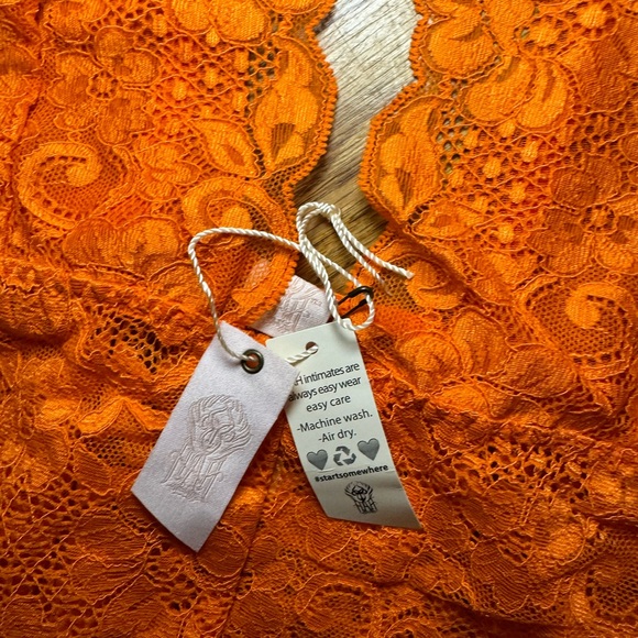 NWT We Are HAH Comin in HAHt Lace Bodysuit in Burnt Orange Lace Size Small - Picture 8 of 9